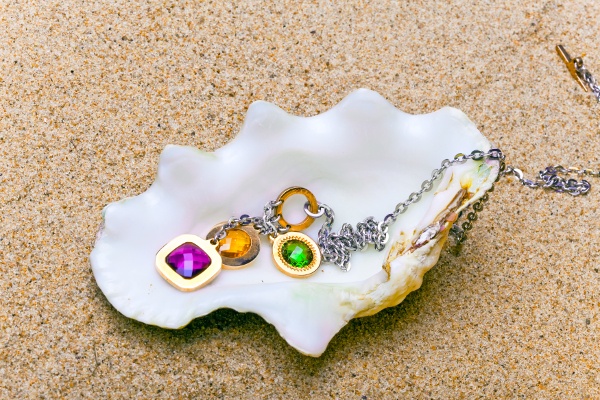 Jewelry In Sea Shell 70341607 Jewelry In Sea Shell 70341607