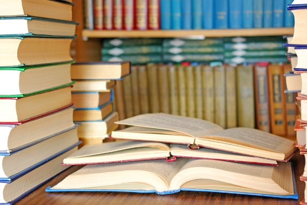 Books Open On Desk In Library 60121213 6 Books Open On Desk In Library 60121213 6