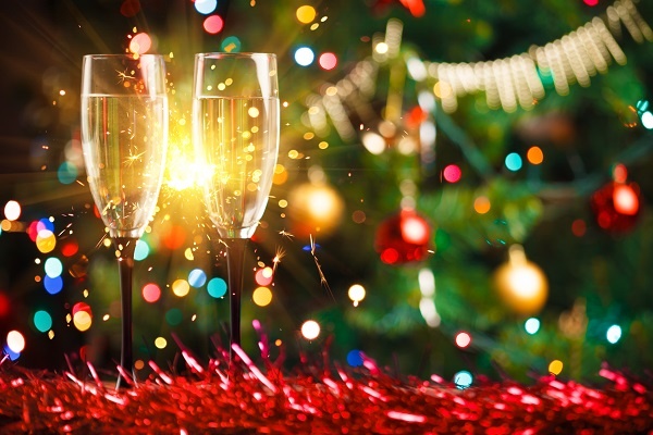 Christmas Champagne Flutes With Sparklers Christmas Champagne Flutes With Sparklers